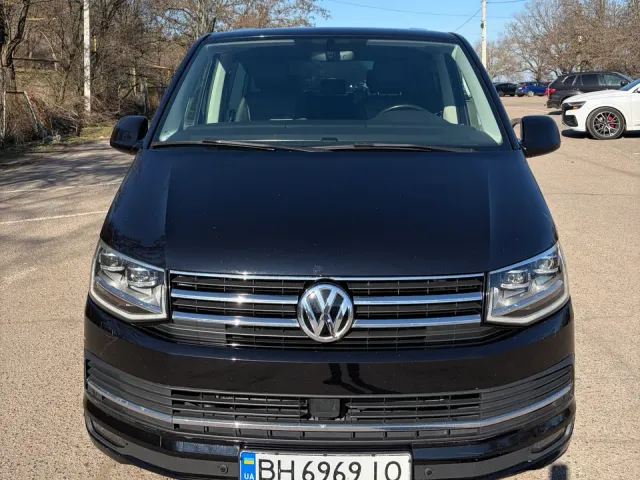 Volkswagen Multivan - фото 2