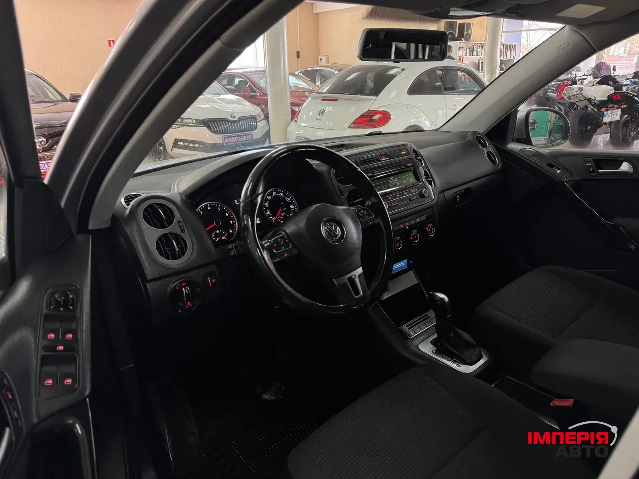 Volkswagen Tiguan - фото 8