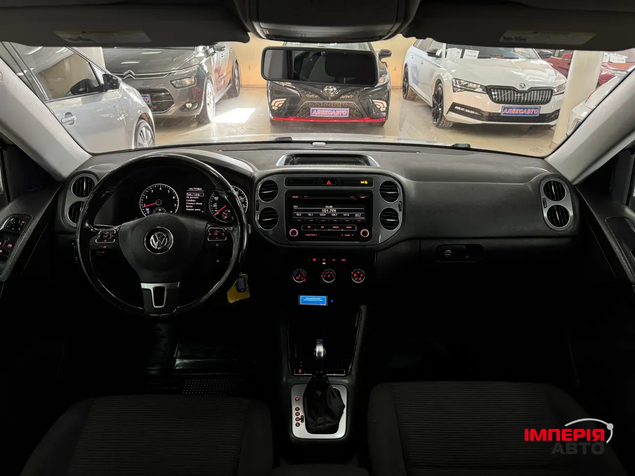 Volkswagen Tiguan - фото 10