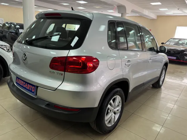 Volkswagen Tiguan - фото 4