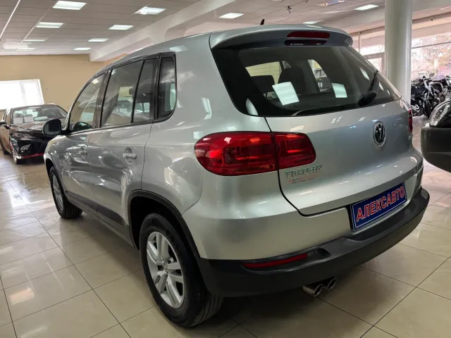 Volkswagen Tiguan - фото 2