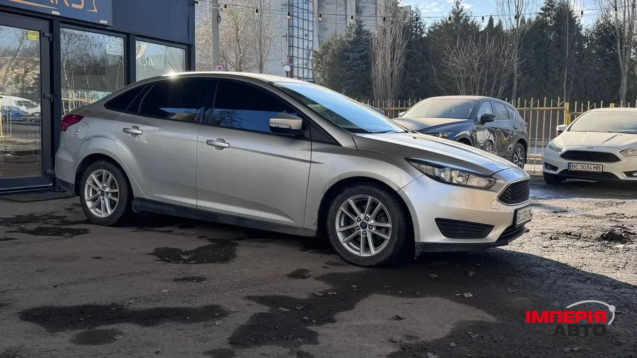 Ford Focus - фото 5