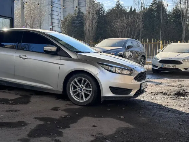 Ford Focus - фото 5