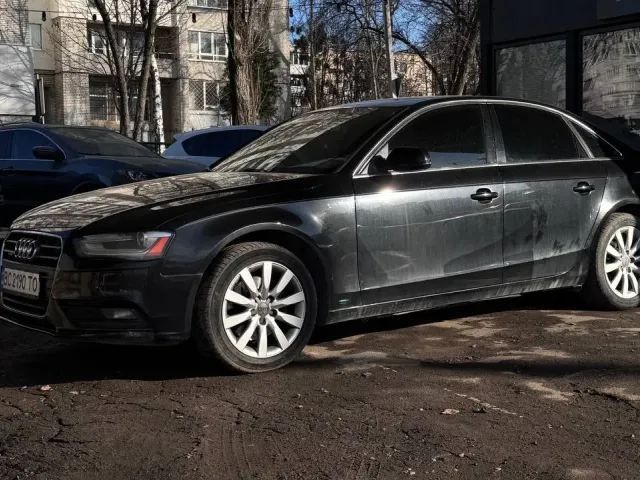 Audi A4 - фото 2