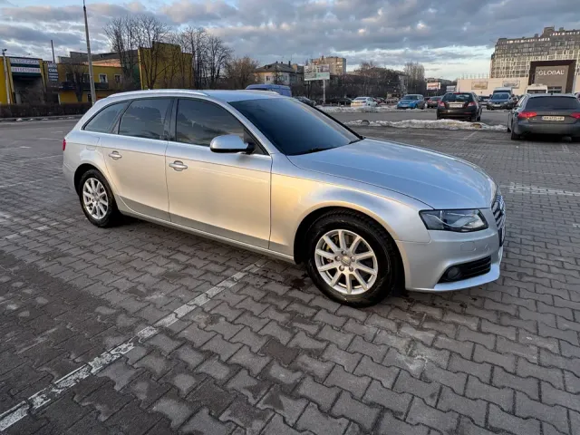 Audi A4 - фото 2