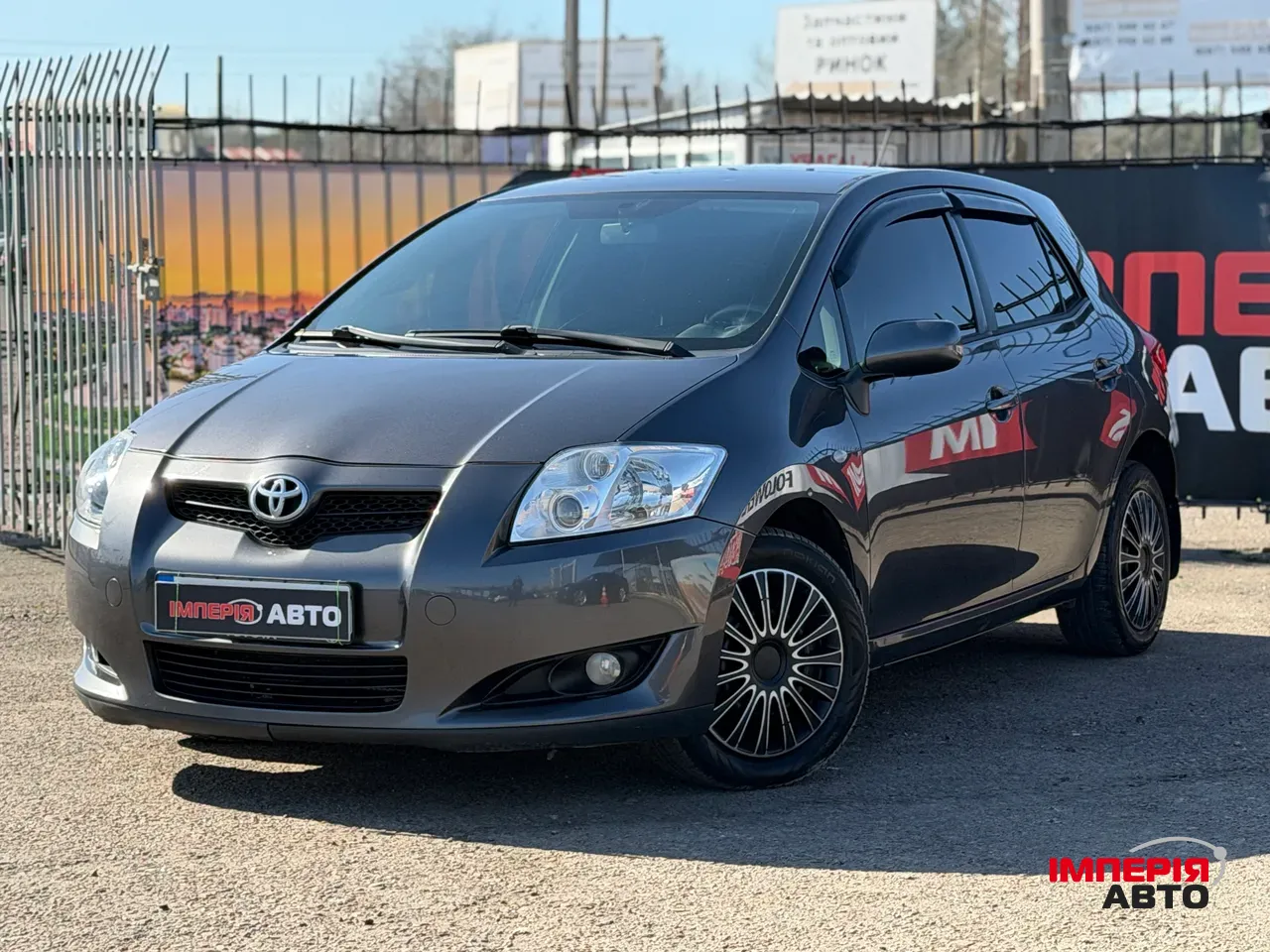 Toyota Auris - фото 1
