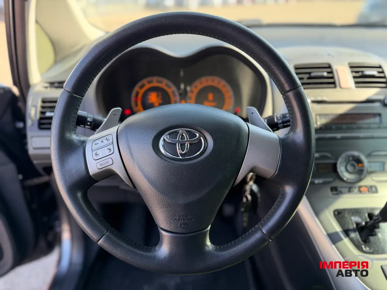 Toyota Auris - фото 7