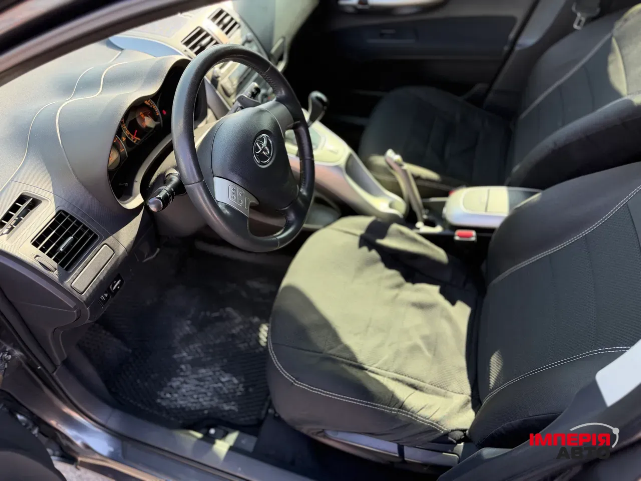 Toyota Auris - фото 5