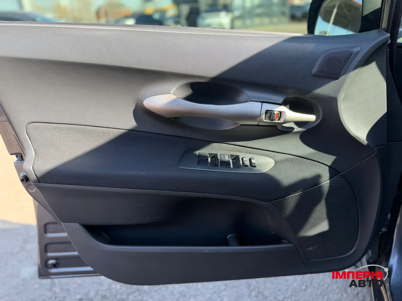 Toyota Auris - фото 4