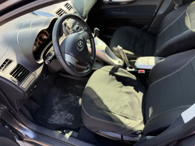 Toyota Auris - фото 5