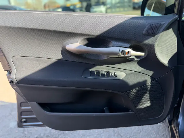 Toyota Auris - фото 4