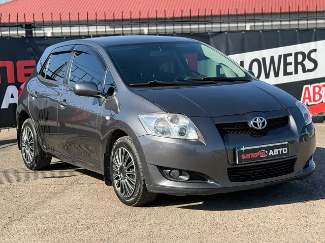 Toyota Auris - фото 3