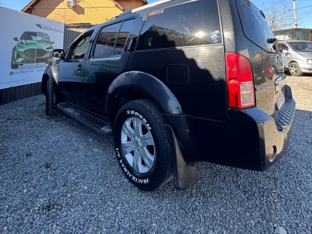 Nissan Pathfinder - фото 2