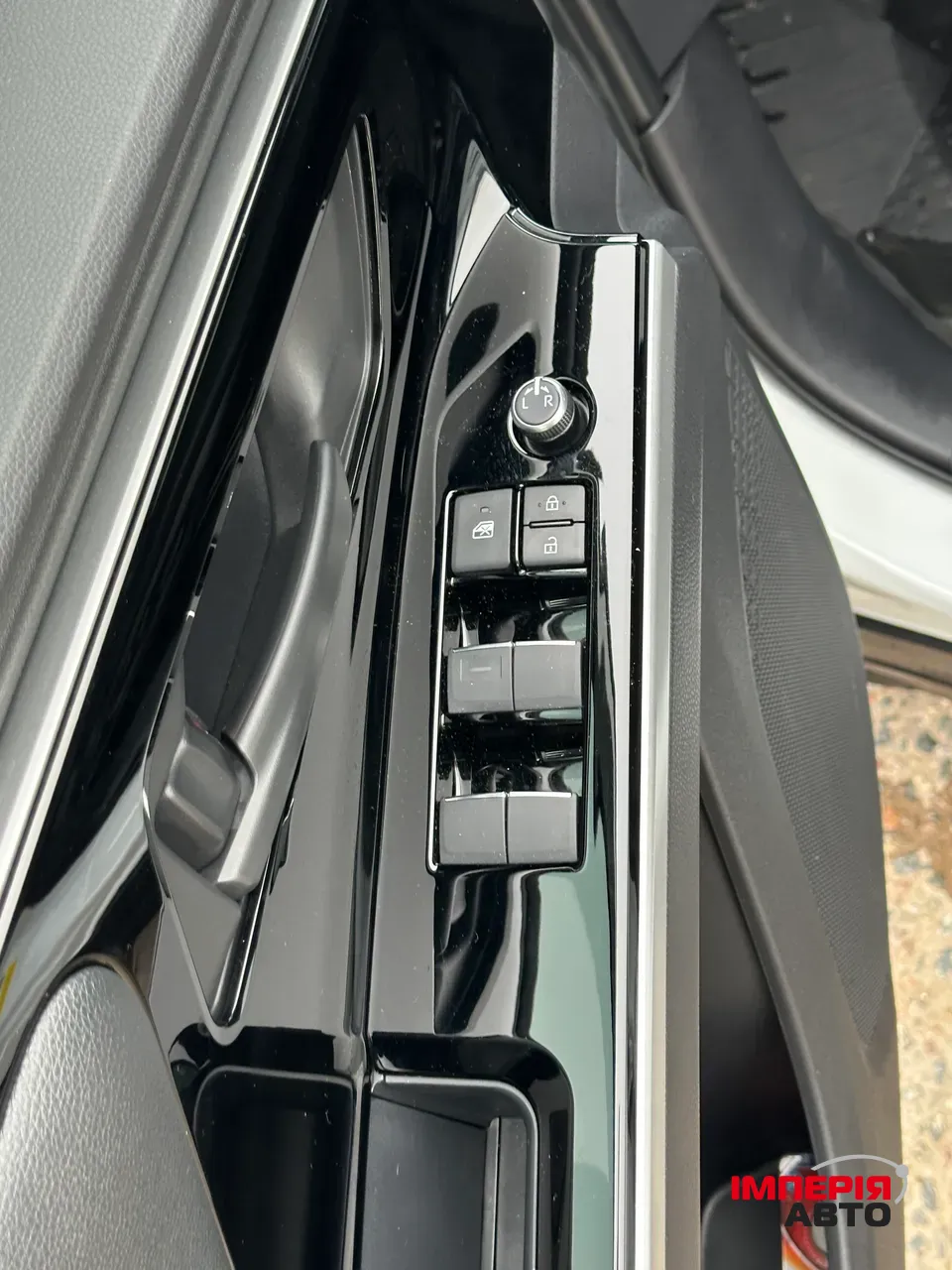 Toyota bZ4X - фото 16