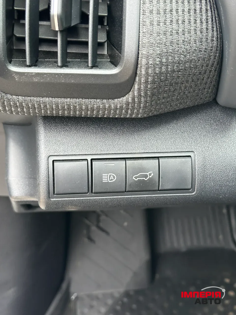 Toyota bZ4X - фото 17