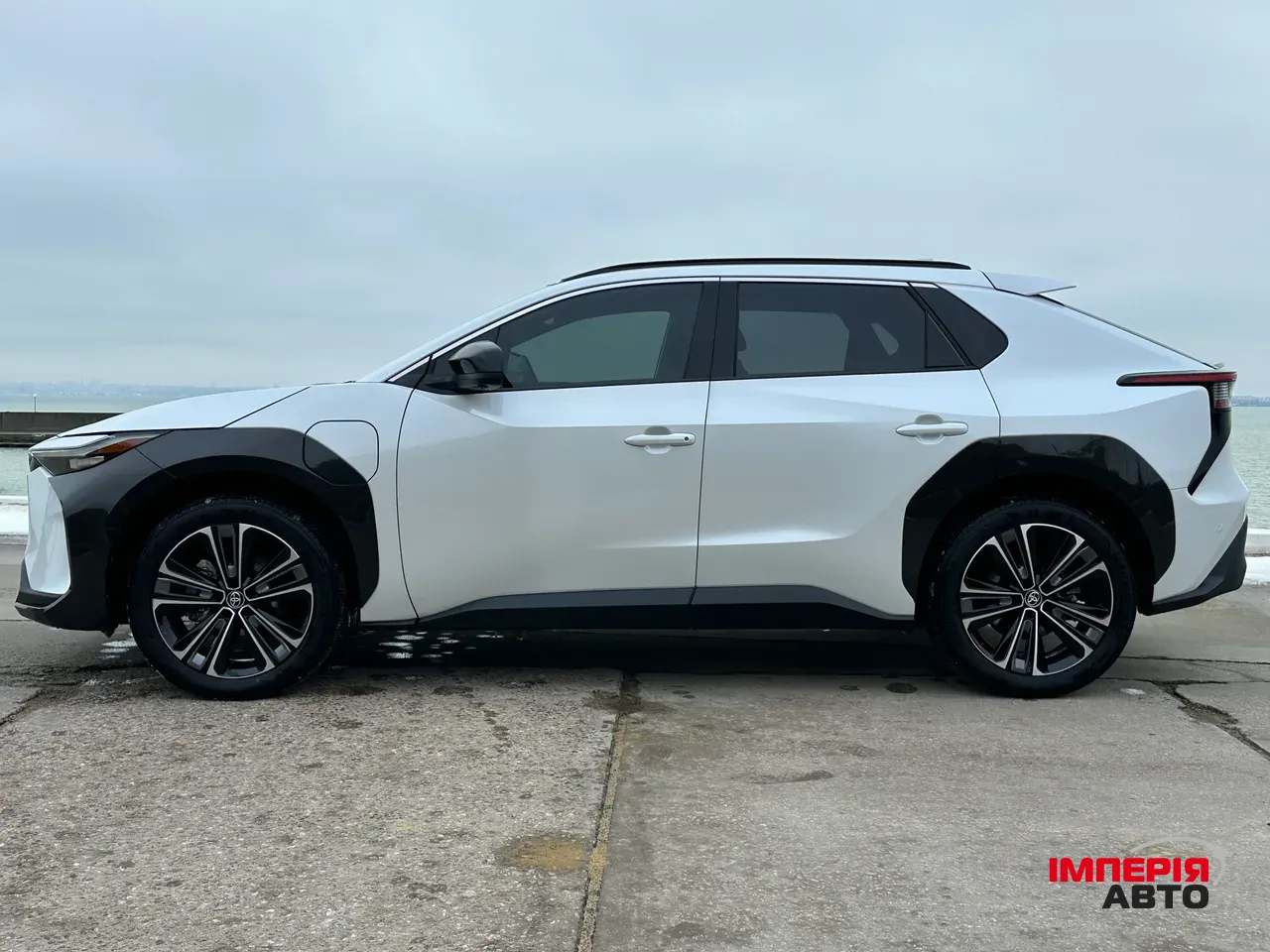 Toyota bZ4X - фото 2
