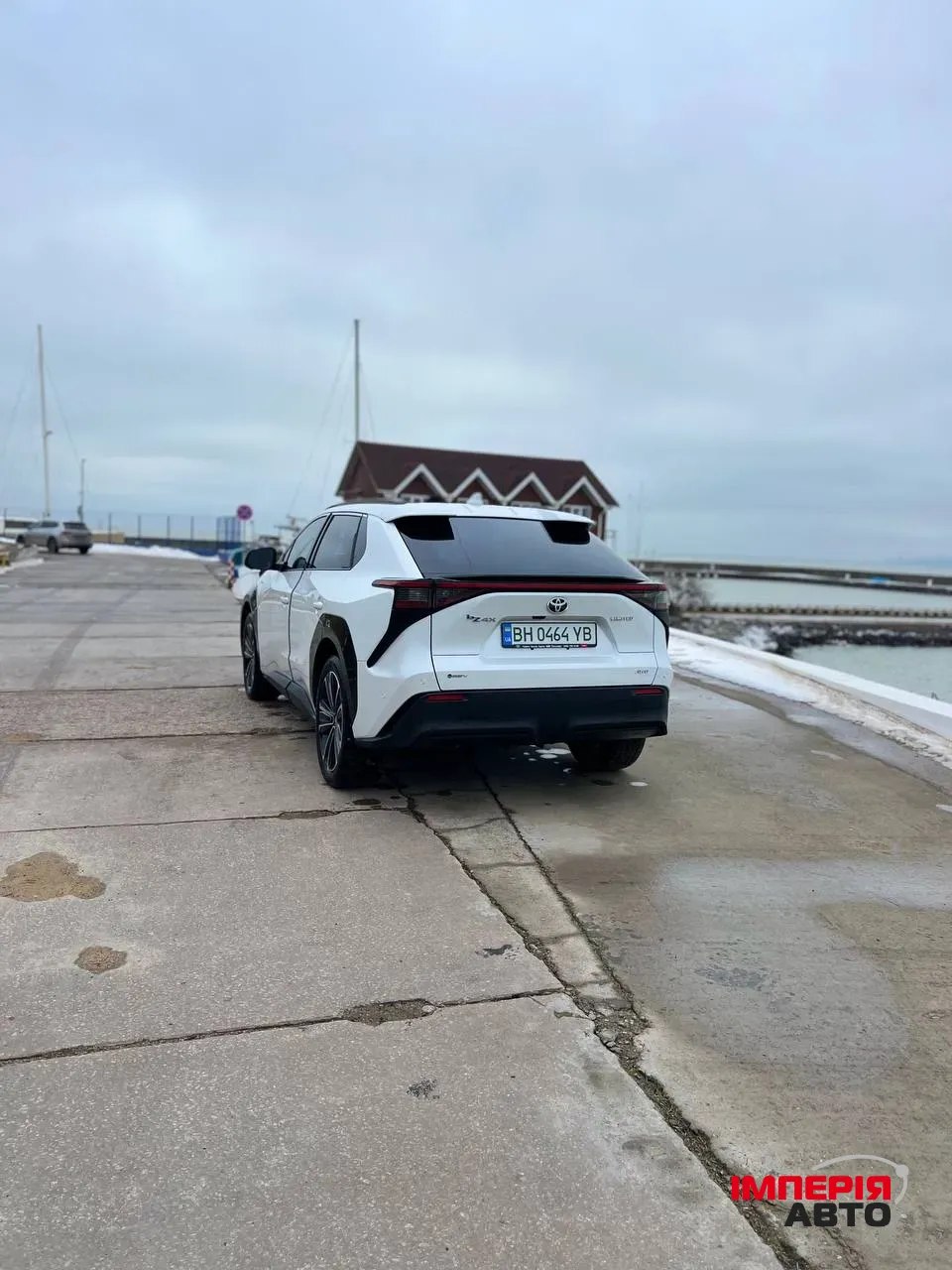 Toyota bZ4X - фото 3