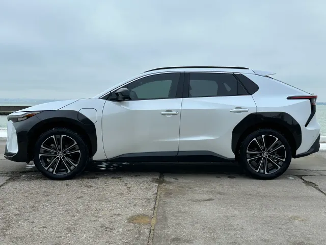 Toyota bZ4X - фото 2