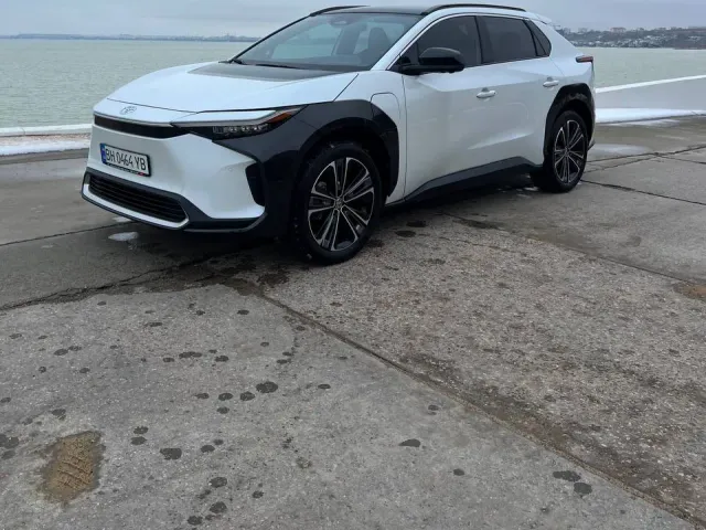 Toyota bZ4X - фото 5