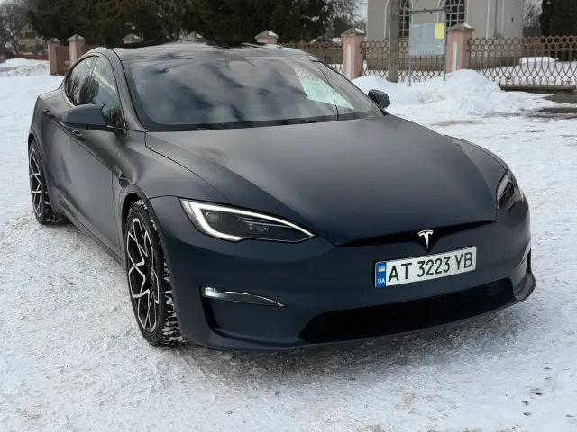 Tesla Model S - фото 1