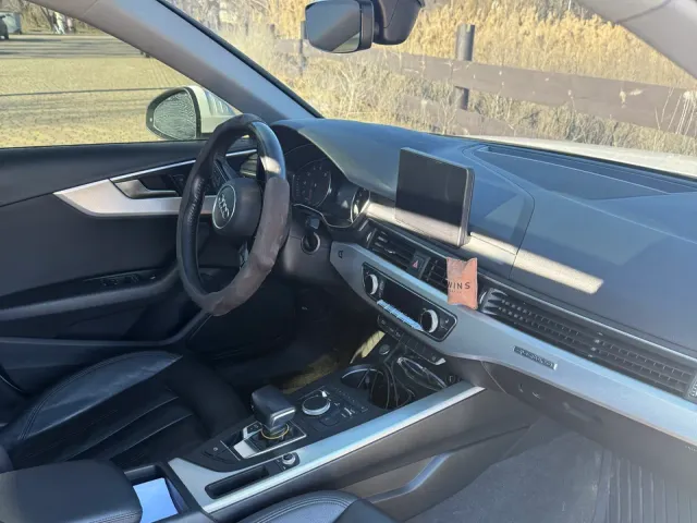 Audi A4 - фото 5