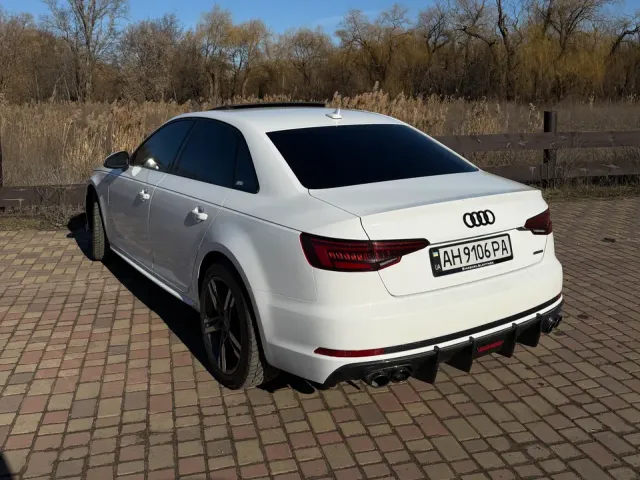 Audi A4 - фото 3