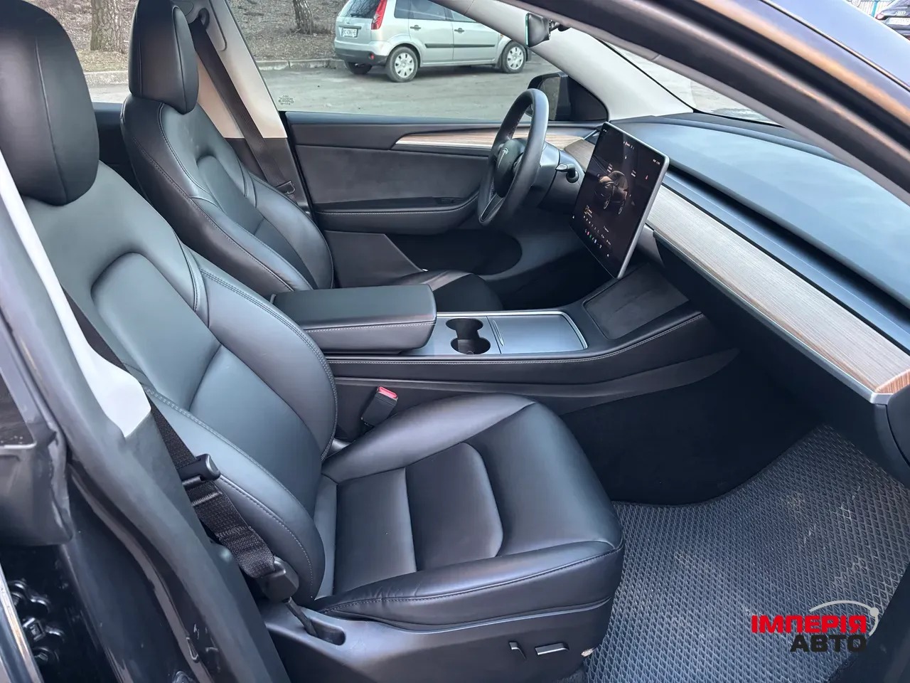 Tesla Model Y - фото 13