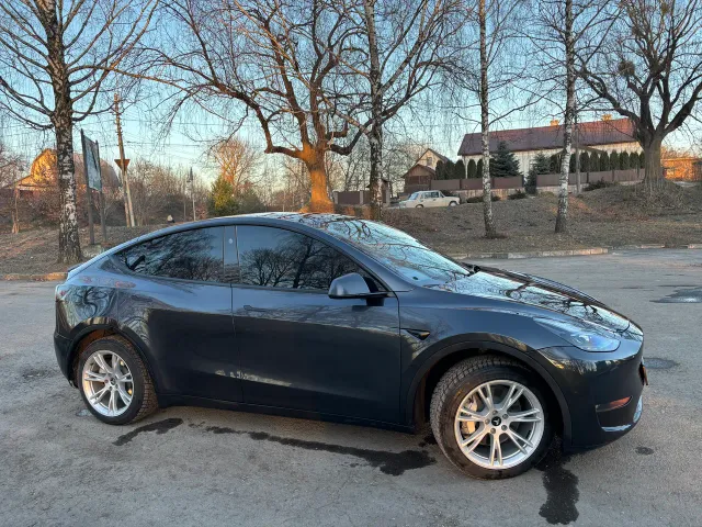 Tesla Model Y - фото 5
