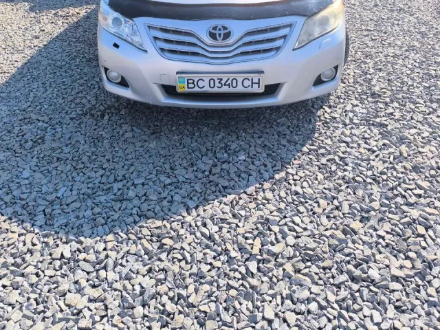 Toyota Camry - фото 2