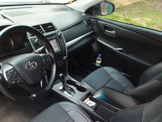 Toyota Camry - фото 3