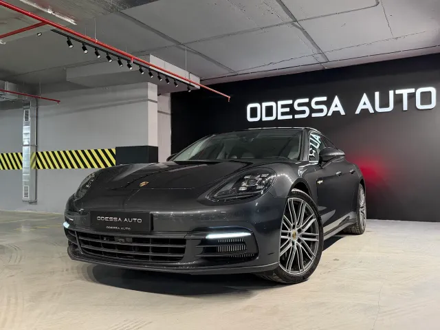 Porsche Panamera - фото 1