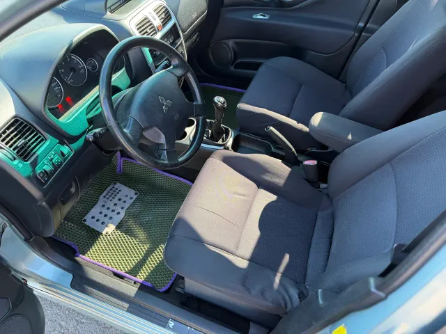 Mitsubishi Space Star - фото 5