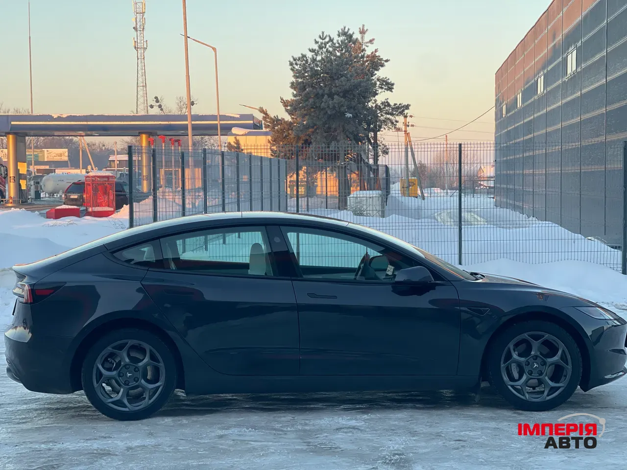 Tesla Model 3 - фото 4