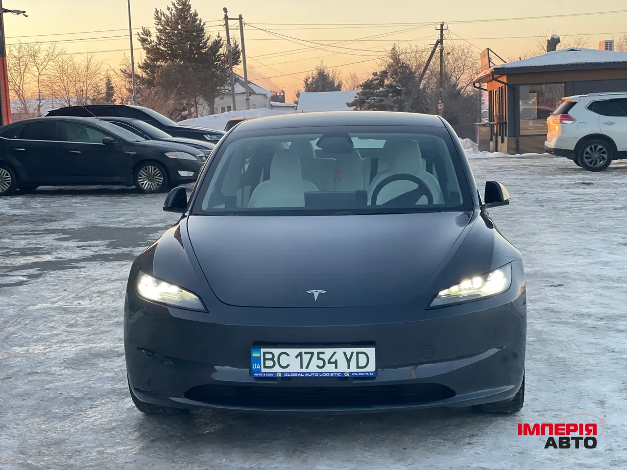 Tesla Model 3 - фото 1