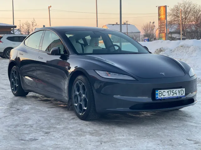 Tesla Model 3 - фото 3