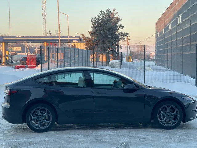 Tesla Model 3 - фото 4