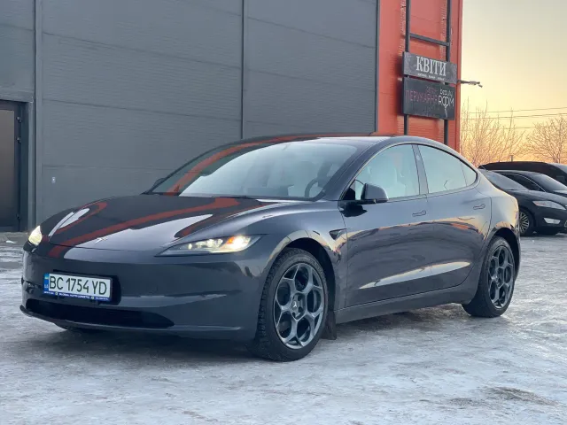 Tesla Model 3 - фото 2
