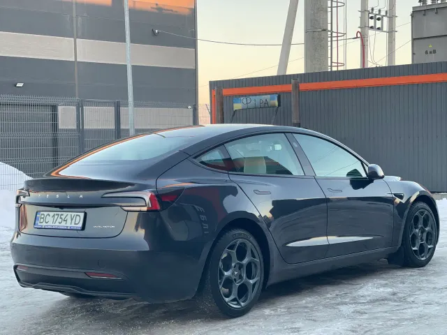Tesla Model 3 - фото 5