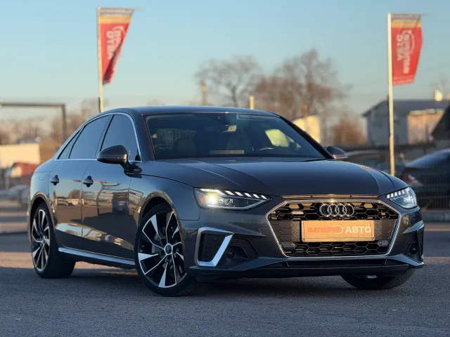 Audi A4 - фото 5