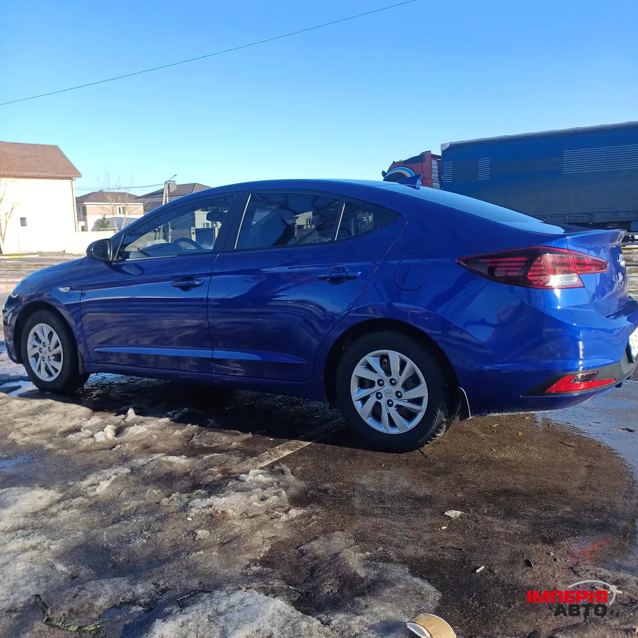 Hyundai Elantra - фото 1