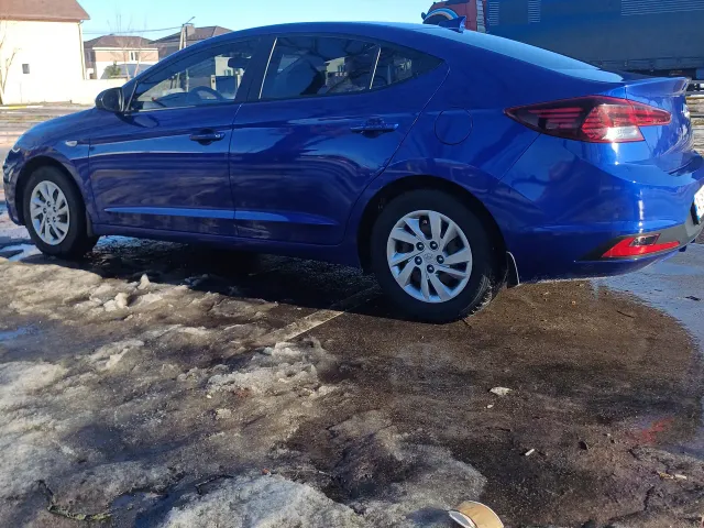 Hyundai Elantra - фото 1