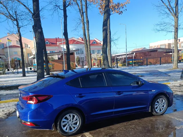 Hyundai Elantra - фото 3