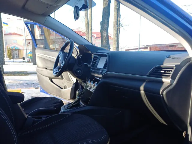 Hyundai Elantra - фото 4