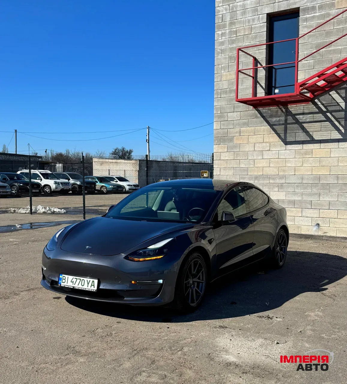 Tesla Model 3 - фото 1