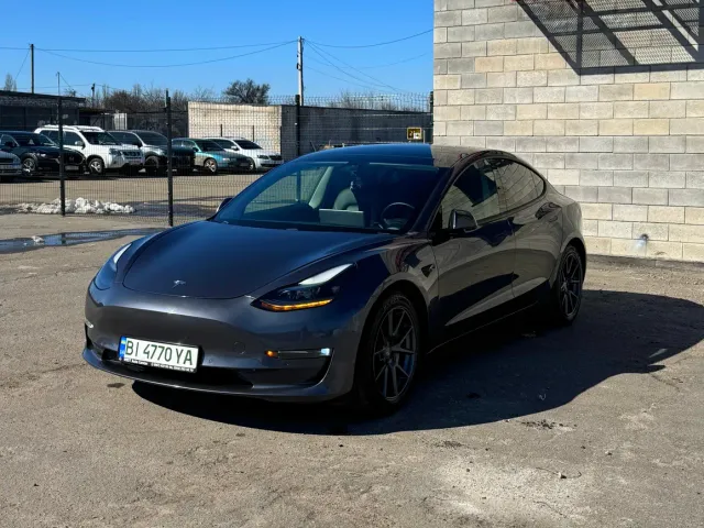 Tesla Model 3 - фото 1