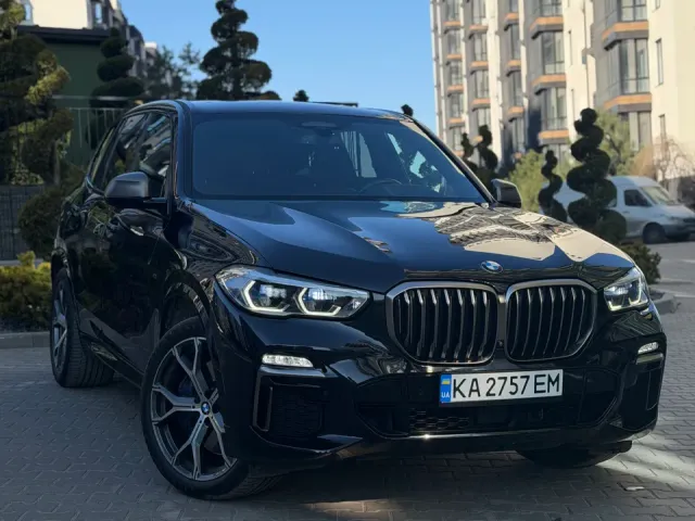 BMW X5 m50i - фото 1