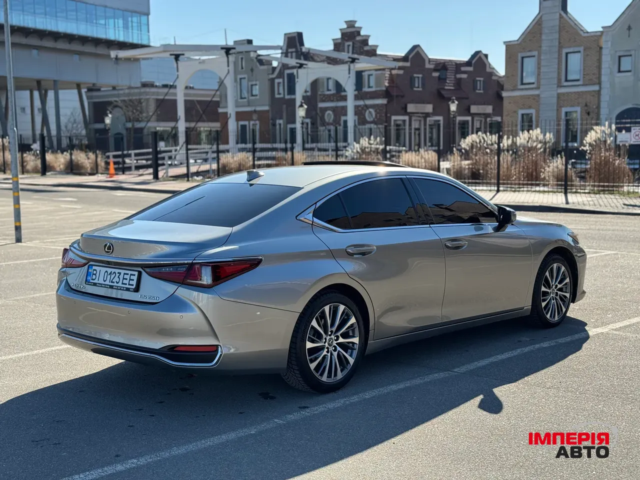 Lexus ES - фото 6