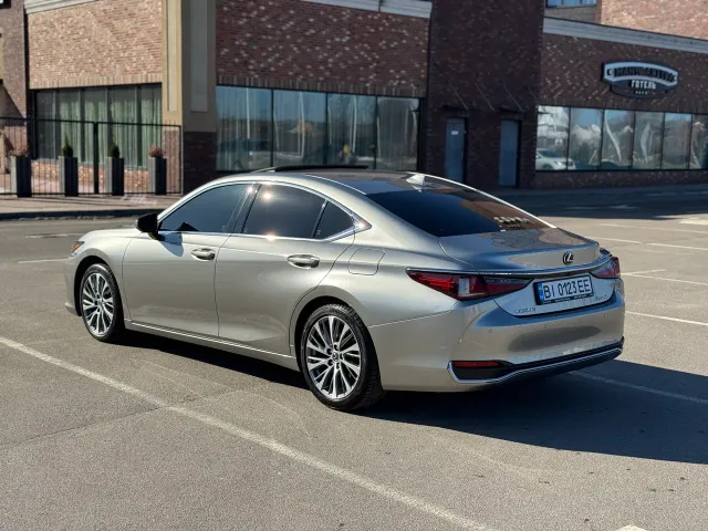 Lexus ES - фото 4