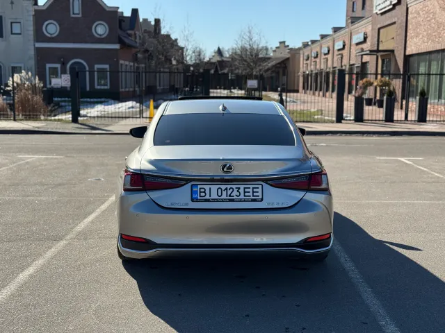 Lexus ES - фото 5