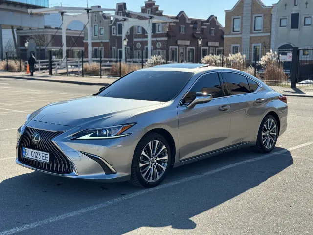 Lexus ES - фото 1